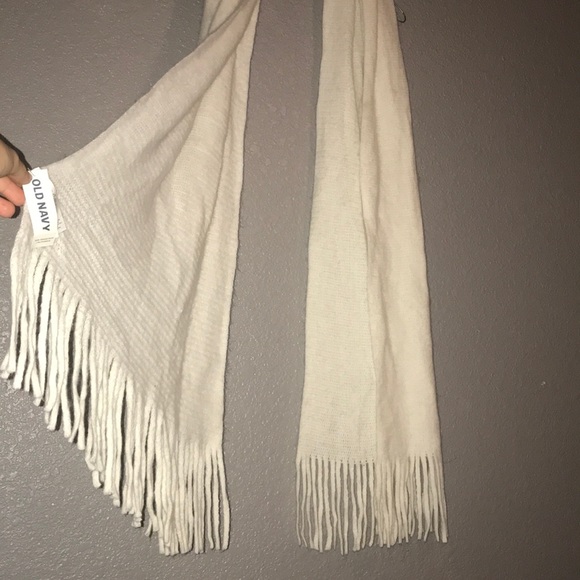 White scarf - Picture 3 of 4